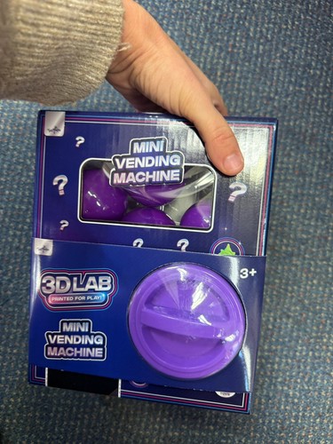 Lab toy suprise - 3d,